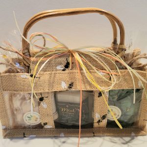 Panier en Toile Contenant 2 Sachets de Bonbons au Miel et 1 Pot de Miel de 350 Grammes .